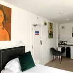 Sarum Ξενοδοχείο με διαμερίσματα 4*