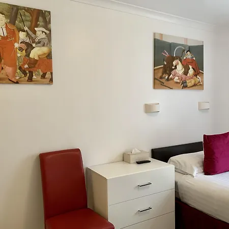 Lägenhetshotell Sarum 4*