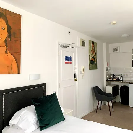 Sarum Lägenhetshotell 4*