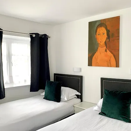 Sarum 4*