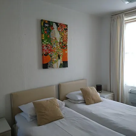 Sarum 4*