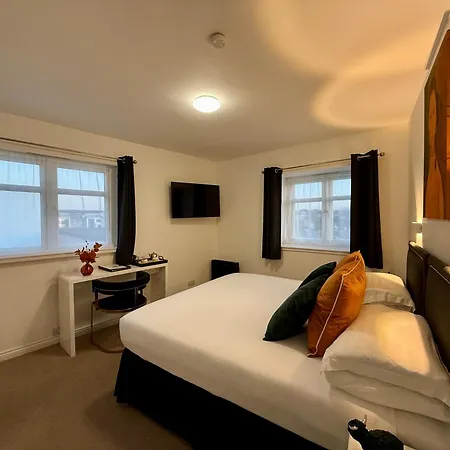 Sarum 4*