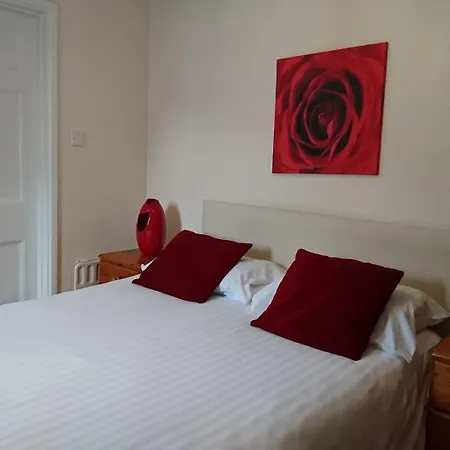 Sarum アパートホテル 4*