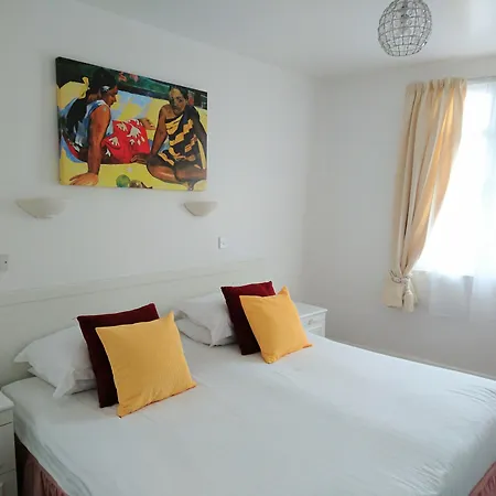 Sarum アパートホテル 4*