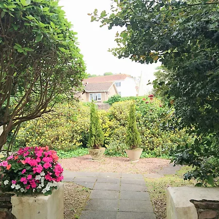 Sarum アパートホテル